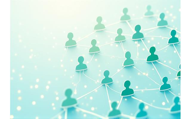 Πολυάριθμα εικονίδια προφίλ χρήστη που συνδέονται μεταξύ τους σε ένα ψηφιακό δίκτυο, συμβολίζοντας μια αναπτυσσόμενη online κοινότητα